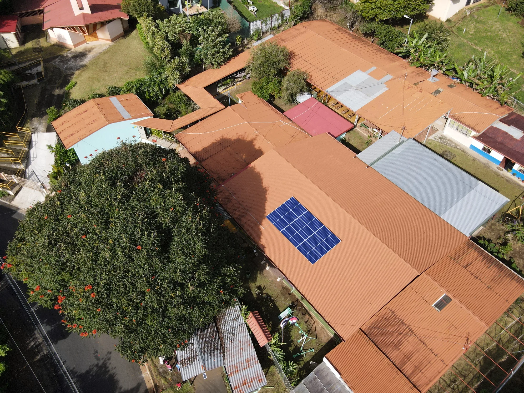 Proyecto educativo Soy Luciernaga con panel solar